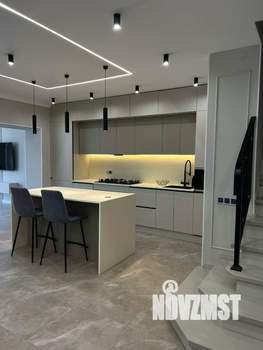 Таунхаус 277м², 3-этажный, на длительный срок, 