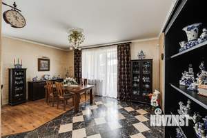 Дом 350м&sup2;, 3-этажный, участок 13 сот.  