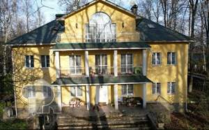 Дом 699м², 3-этажный, участок 15 сот.  