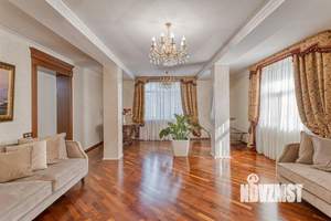 Дом 382м², 2-этажный, участок 36 сот.  