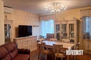 Дом 310м², 3-этажный, участок 6 сот.  