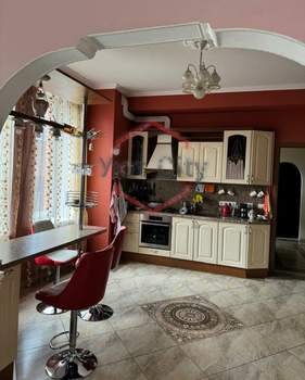 Дом 742м&sup2;, 3-этажный, участок 13 сот.  