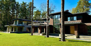 Дом 550м&sup2;, 2-этажный, участок 21 сот.  