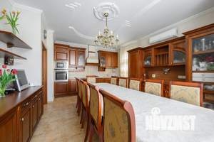 Коттедж 562м², 3-этажный, участок 23 сот.  