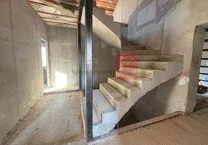 Дом 310м&sup2;, 3-этажный, участок 7 сот.  