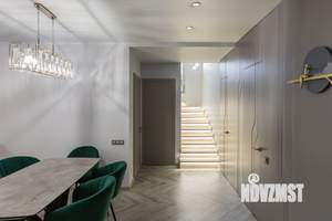 Дом 650м&sup2;, 3-этажный, участок 12 сот.  