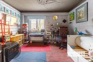 Дом 1370м&sup2;, 3-этажный, участок 1370 сот.  