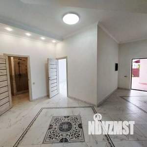 Коттедж 303м², 2-этажный, участок 6 сот.  