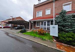 Дом 300м&sup2;, 4-этажный, участок 6 сот.  