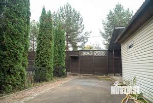 Дом 300м&sup2;, 3-этажный, участок 12 сот.  