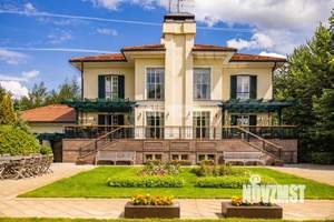 Дом 1000м&sup2;, 3-этажный, участок 260 сот.  