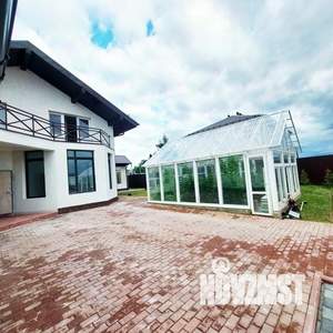 Дом 303м&sup2;, 2-этажный, участок 6 сот.  