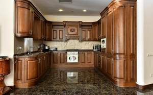 Дом 1500м², 2-этажный, участок 100 сот.  