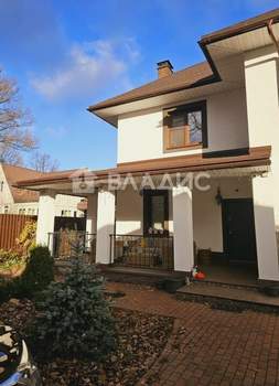 Дом 270м², 2-этажный, участок 9 сот.  
