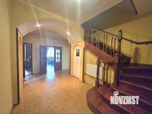 Коттедж 350м², 3-этажный, участок 12 сот.  