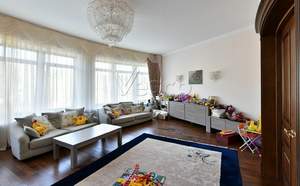 Дом 1500м², 2-этажный, участок 100 сот.  