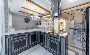 Дом 200м², 3-этажный, участок 1 сот.  