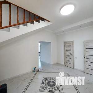 Дом 303м², 2-этажный, участок 6 сот.  