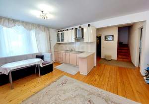 Дом 130м², 2-этажный, участок 10 сот.  