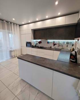 Дом 300м&sup2;, 4-этажный, участок 6 сот.  