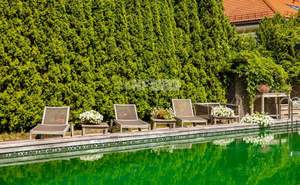 Дом 1067м&sup2;, 2-этажный, участок 260 сот.  