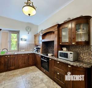 Коттедж 699м², 3-этажный, участок 29 сот.  