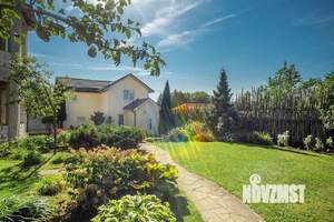 Коттедж 400м², 2-этажный, участок 12 сот.  
