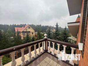 Дом 555м², 3-этажный, участок 15 сот.  