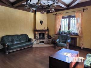 Дом 300м², 3-этажный, участок 15 сот.  