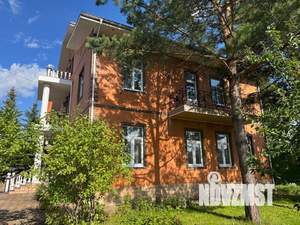 Дом 500м&sup2;, 3-этажный, участок 15 сот.  