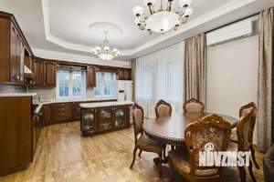 Дом 489м², 4-этажный, участок 15 сот.  