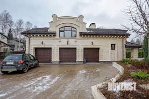 Дом 1800м², 2-этажный, участок 24 сот.  