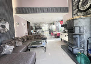 Дом 253м², 3-этажный, участок 15 сот.  