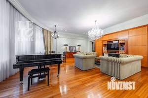 Дом 550м², 3-этажный, участок 20 сот.  