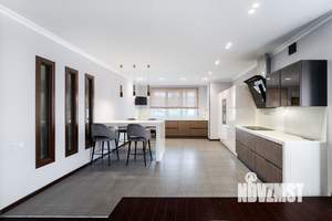 Коттедж 500м&sup2;, 3-этажный, участок 15 сот.  