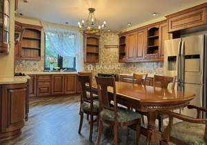 Дом 568м², 3-этажный, участок 15 сот.  