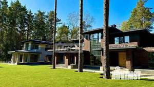 Дом 550м&sup2;, 2-этажный, участок 21 сот.  