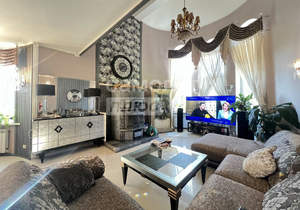 Дом 253м², 3-этажный, участок 15 сот.  
