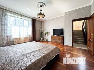 Дом 390м², 3-этажный, участок 7 сот.  