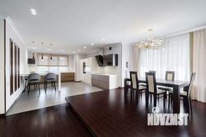 Коттедж 500м&sup2;, 3-этажный, участок 15 сот.  