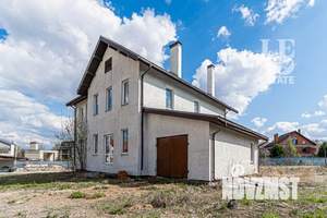 Дом 340м², 3-этажный, участок 14 сот.  