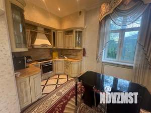 Дом 555м², 3-этажный, участок 15 сот.  