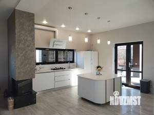 Коттедж 297м², 3-этажный, участок 6 сот.  