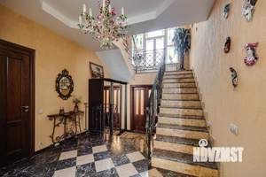 Дом 350м², 3-этажный, участок 13 сот.  