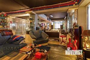 Дом 1370м&sup2;, 3-этажный, участок 1370 сот.  