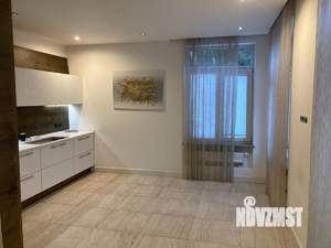 Дом 400м&sup2;, 2-этажный, участок 10 сот.  