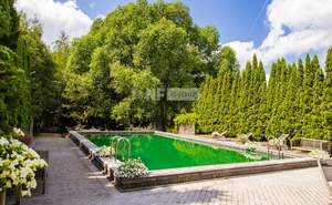 Дом 1067м&sup2;, 2-этажный, участок 260 сот.  