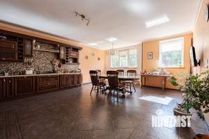 Дом 380м², 3-этажный, участок 6 сот.  