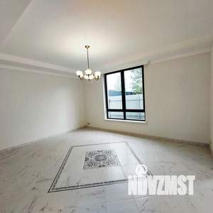 Коттедж 239м&sup2;, 2-этажный, участок 6 сот.  