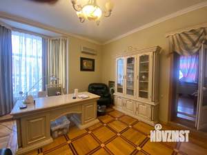 Коттедж 513м², 3-этажный, участок 15 сот.  